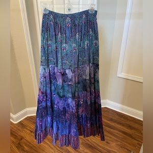 Women’s Long Skirt. Size Medium.